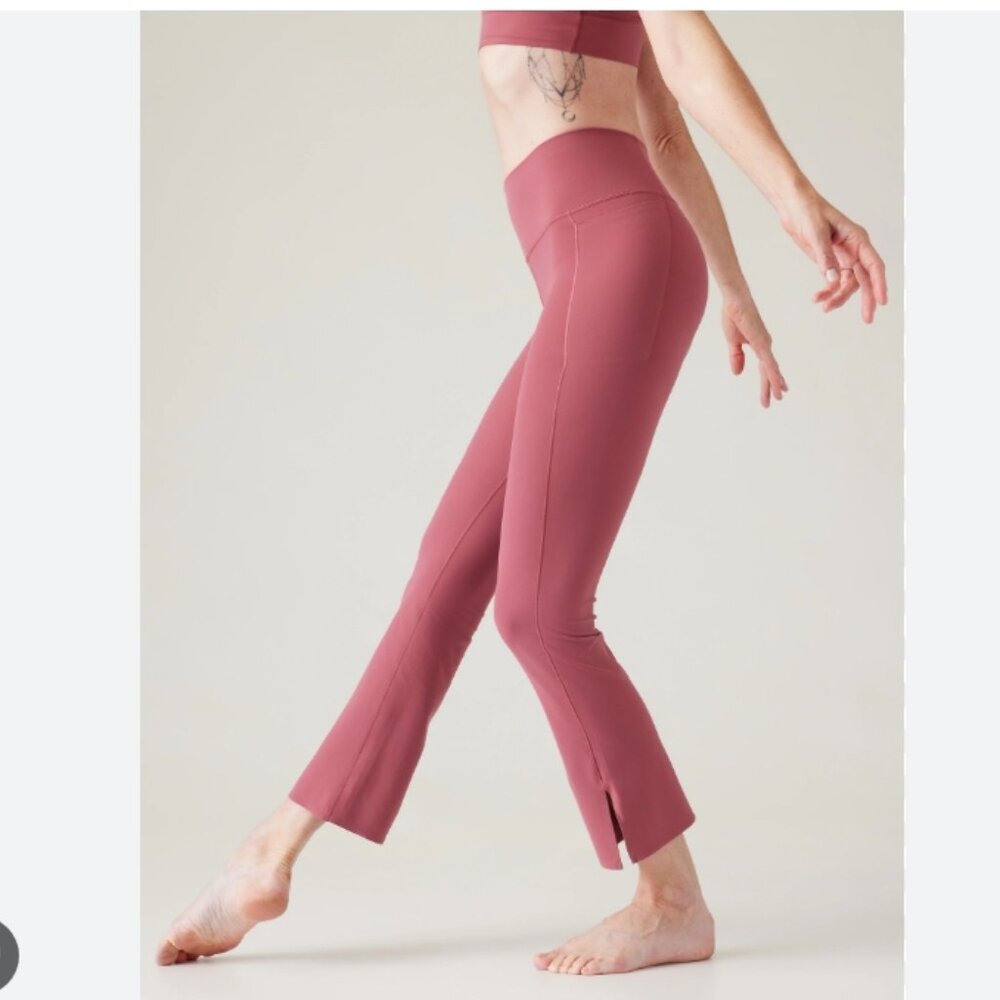 New with tag! Athleta Transcend Stash Crop Straight Leg pants yoga athletic